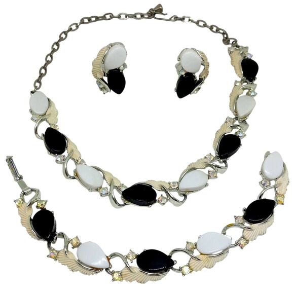 Black White Necklace Bracelet Clip Earrings AB Rhinestone Thermoset Acrylic - Picture 2 of 11